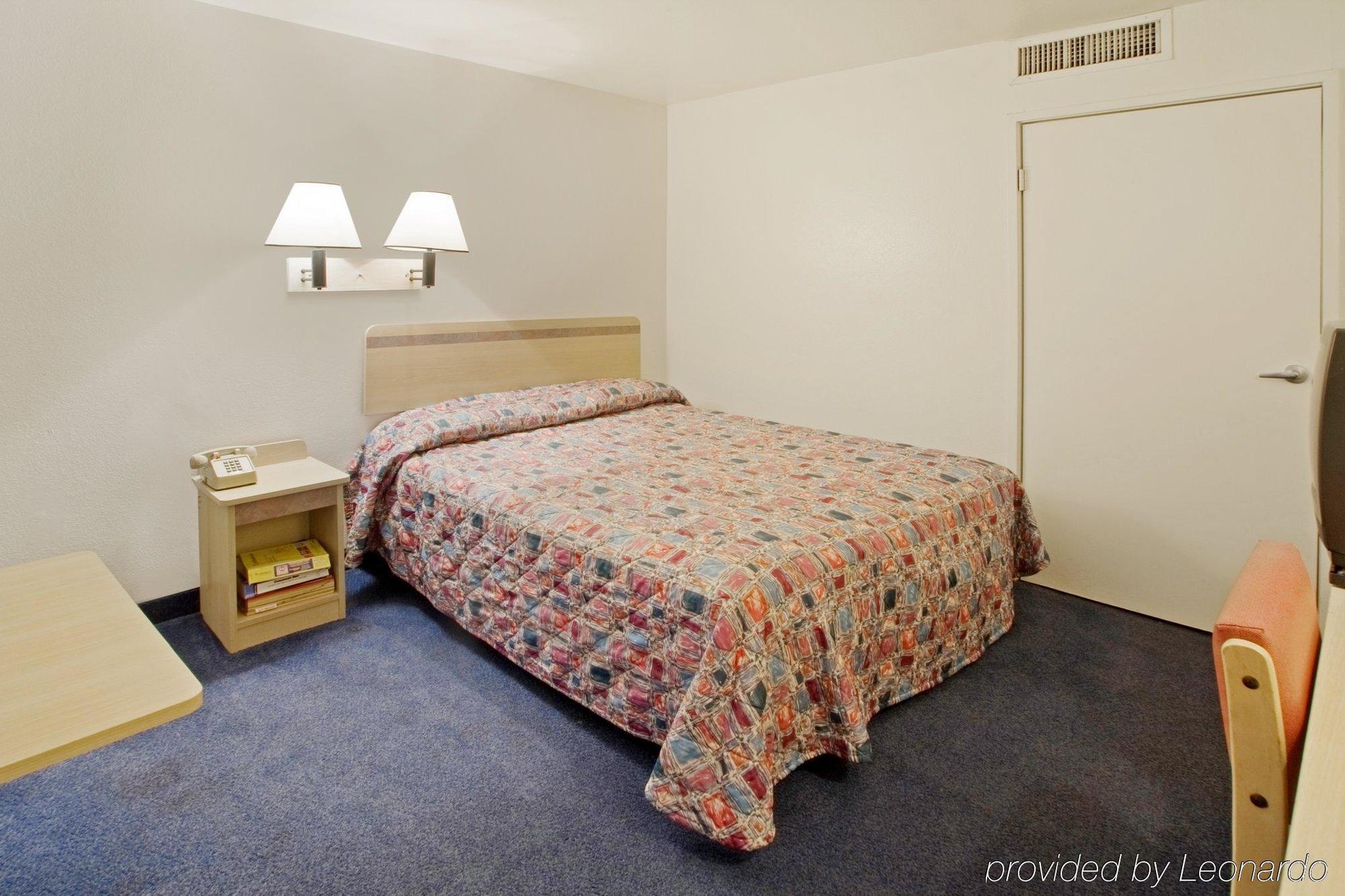 شارونفيل Travel Inn المظهر الخارجي الصورة