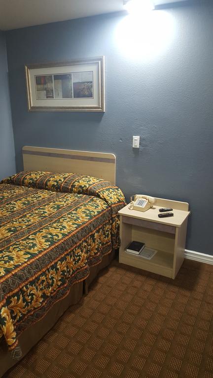 شارونفيل Travel Inn المظهر الخارجي الصورة