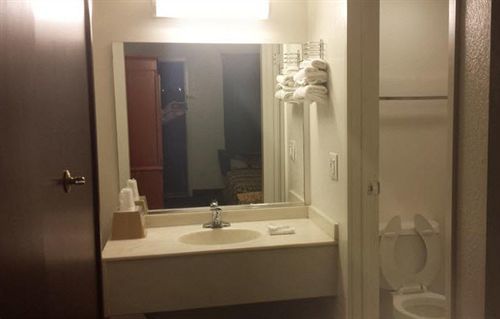 شارونفيل Travel Inn المظهر الخارجي الصورة