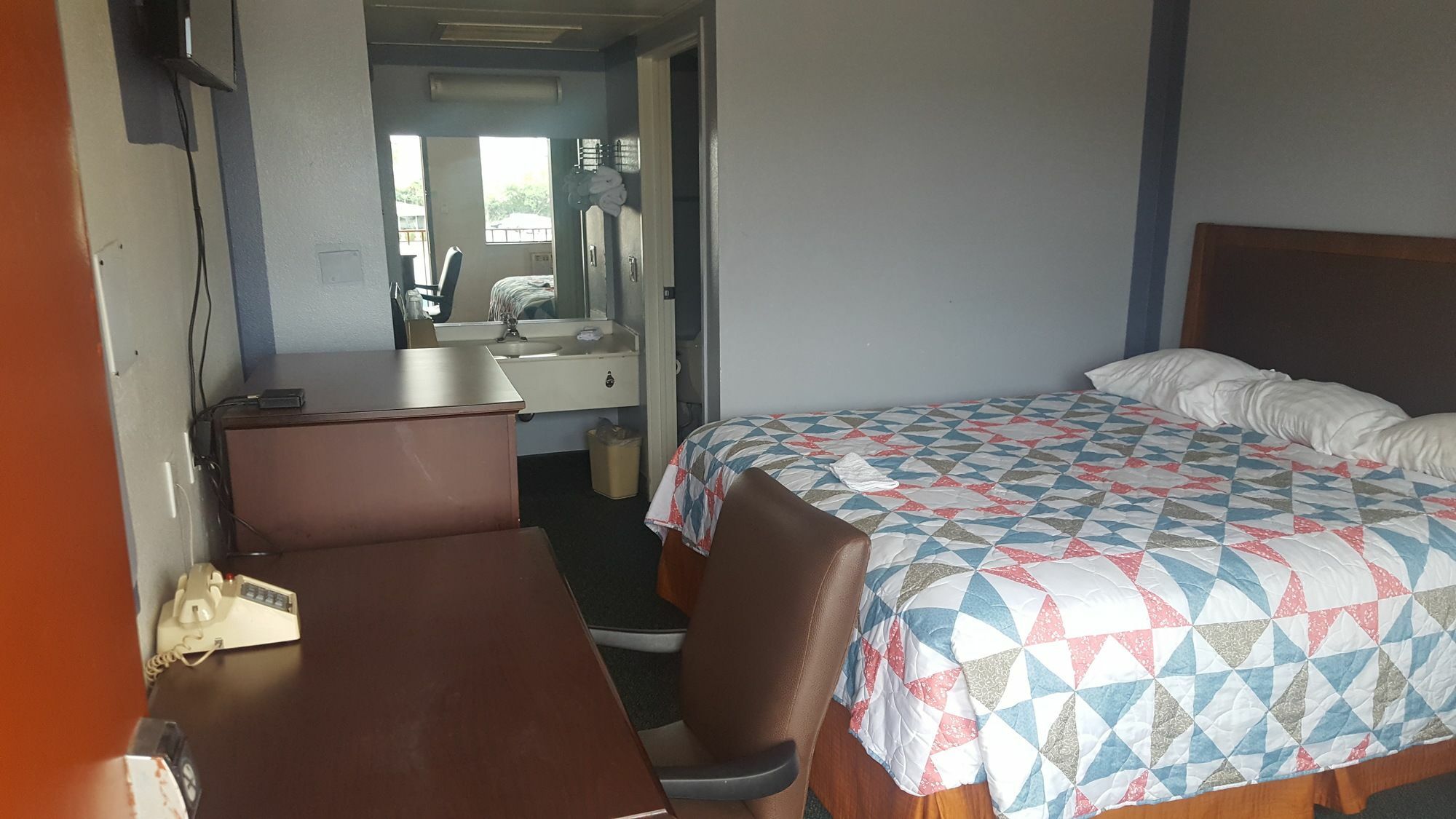 شارونفيل Travel Inn المظهر الخارجي الصورة